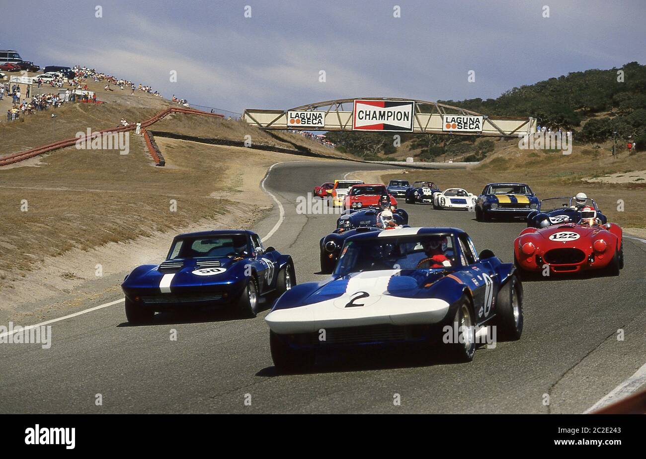 Chevrolet Stingray Grand-Sport des années 60 lors des courses automobiles historiques de Monterey en 1987, Laguna Seca California. Banque D'Images