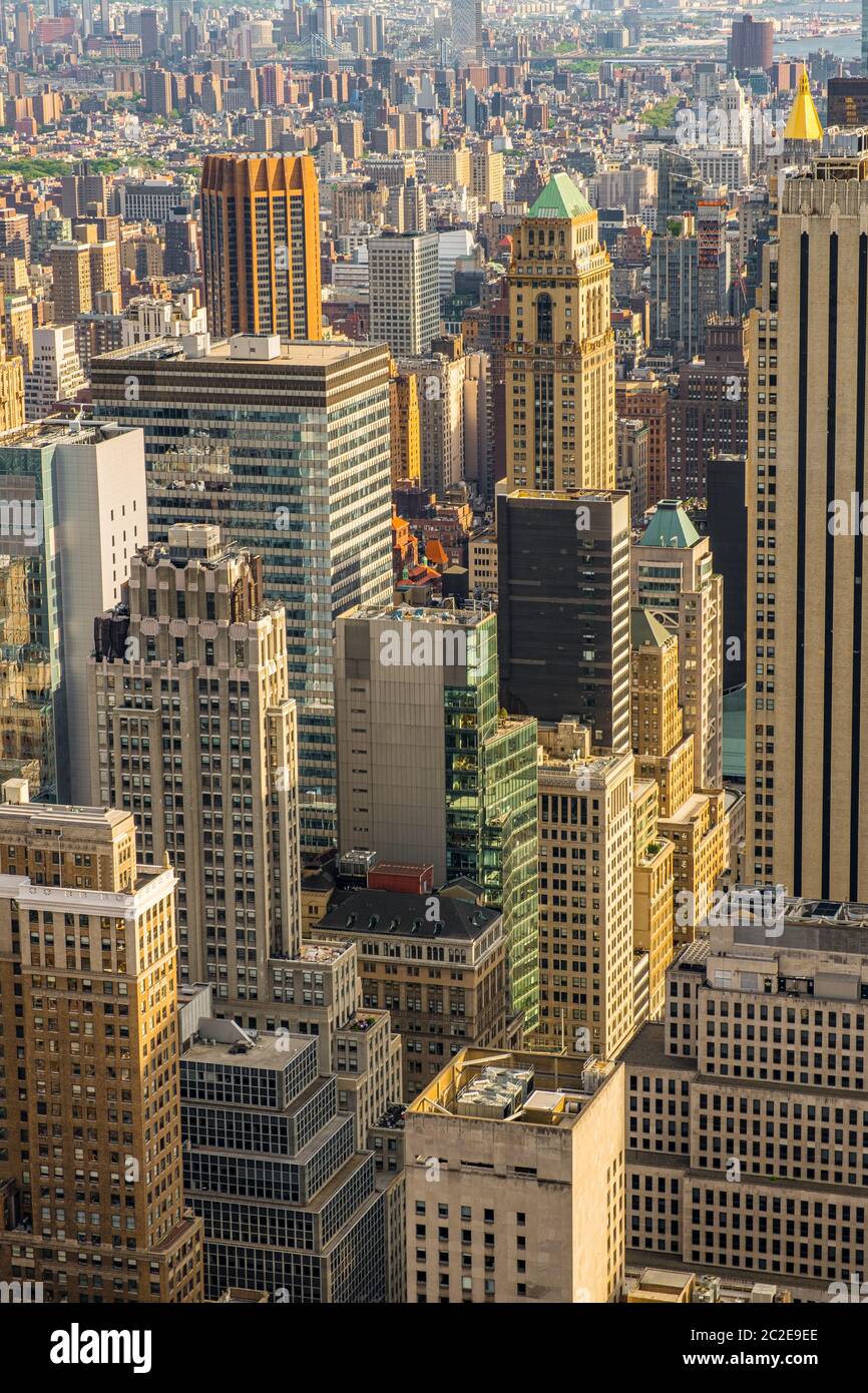 Midtown et gratte-ciel du centre-ville de New York vue sur le paysage urbain depuis le Rockefeller Center situé sur le toit Banque D'Images