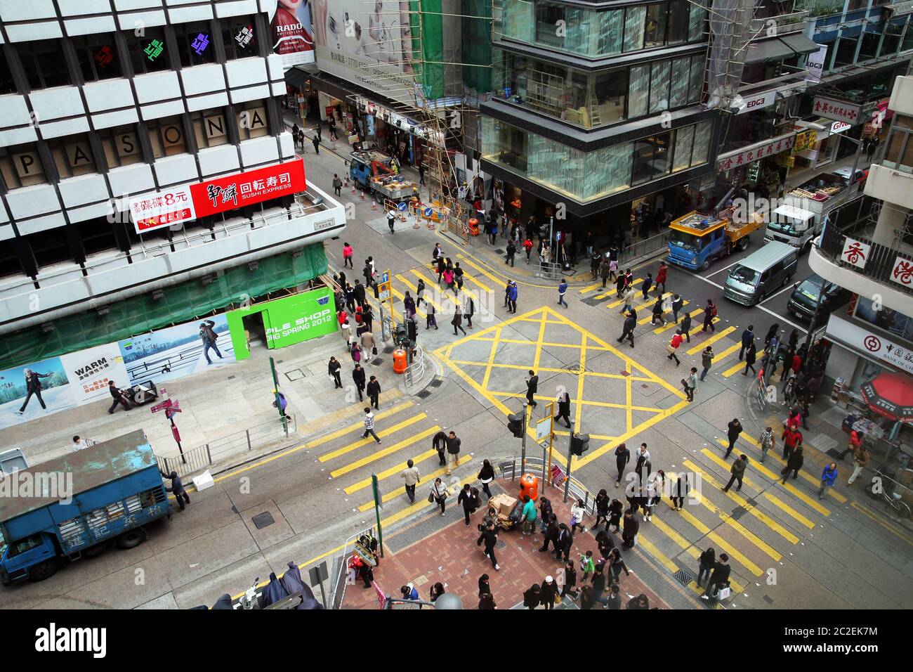 Hong Kong - 4 janvier 2012 : vue aérienne d'un croisement à Kowloon, Hong-Kong, Chine. Banque D'Images