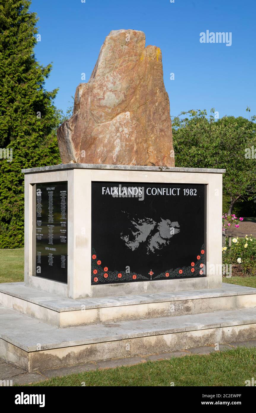 The Falklands Memorial à Alexandra Gardens, Cathays Park, Cardiff, pays de Galles, Royaume-Uni Banque D'Images