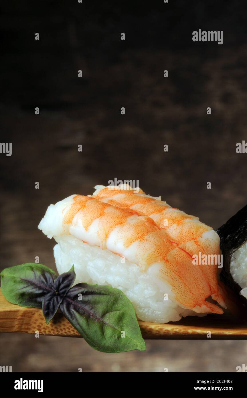 Le sushi est un plat japonais Banque D'Images