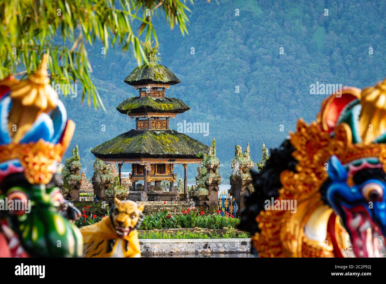 Ulun Danu Beratan temple le plus petit sanctuaire à Bali, Indonésie Banque D'Images