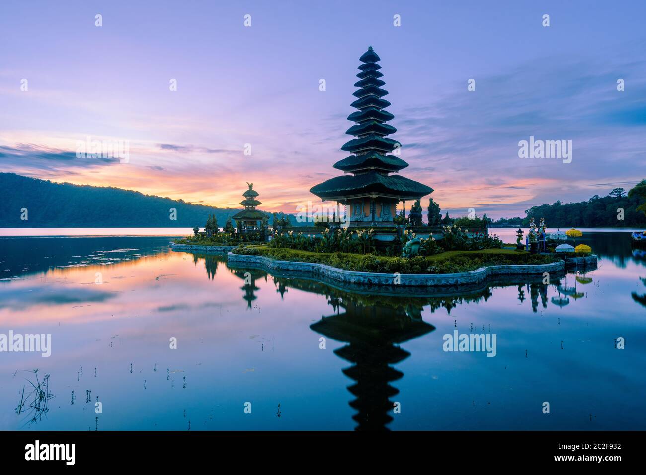 Pura Ulun Danu Beratan lever du soleil au temple à Bali, Indonésie Banque D'Images