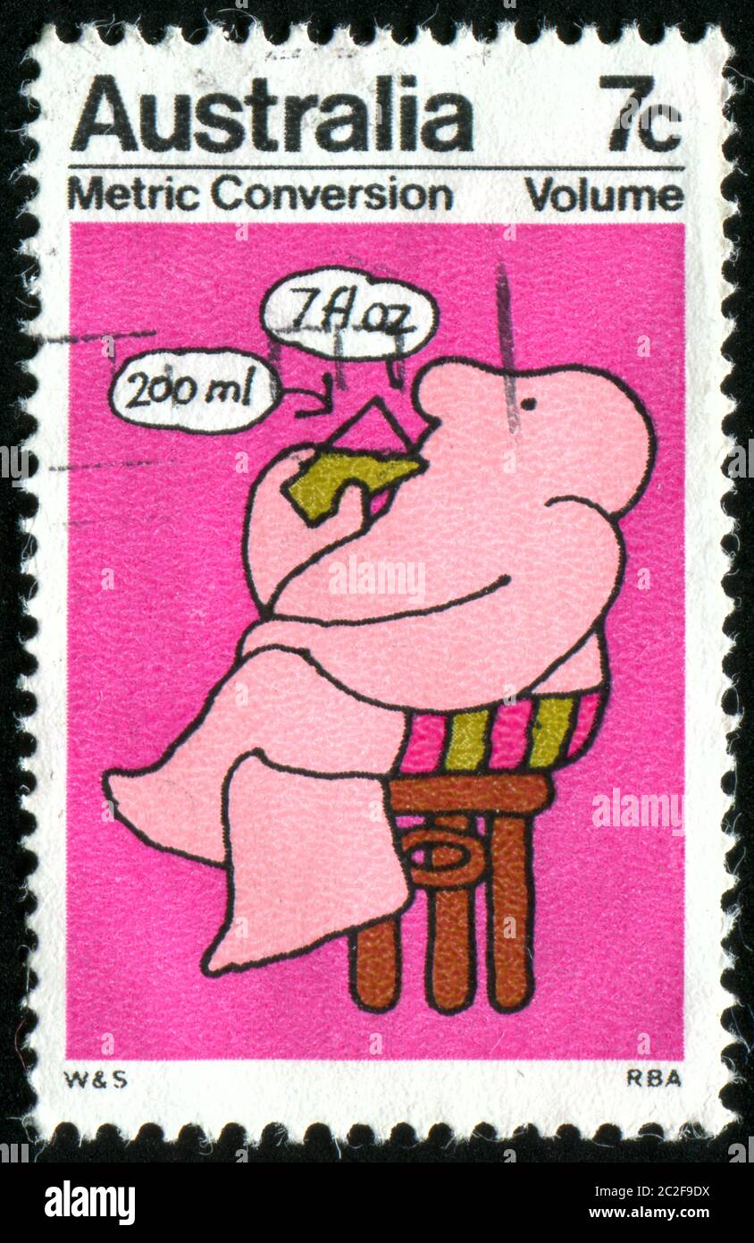 AUSTRALIE - VERS 1972 : timbre imprimé par l'Australie, montre la caricature, la conversion métrique, la masse, vers 1972 Banque D'Images