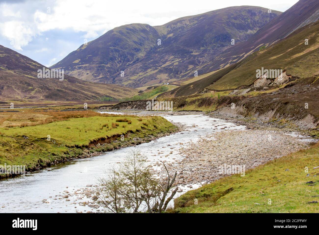 La rivière Roy traversant Glen Roy les Highlands écossais Banque D'Images