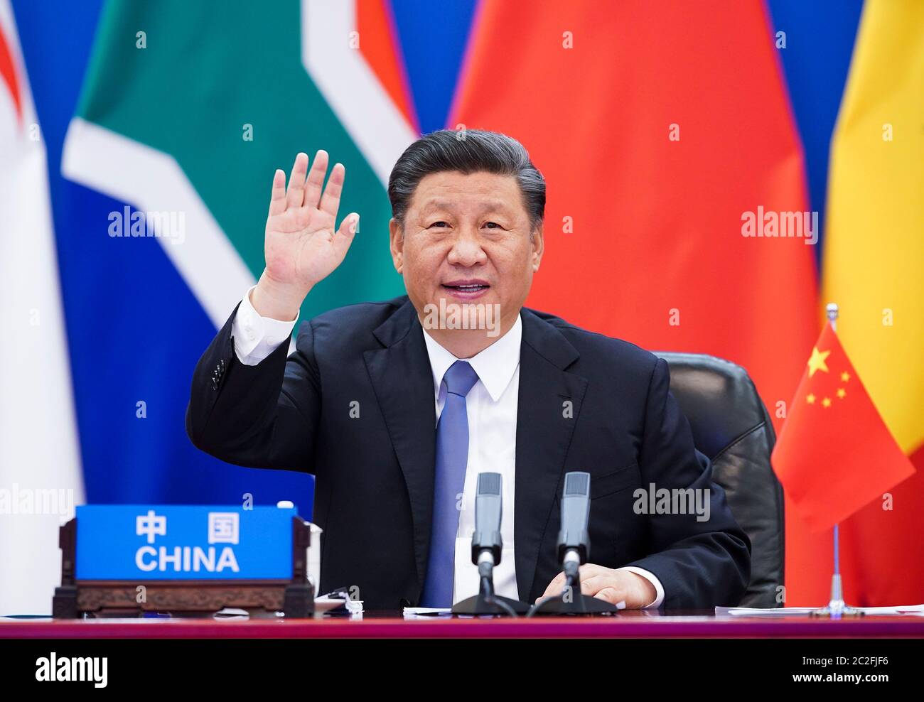 Pékin, Chine. 17 juin 2020. Le président chinois Xi Jinping préside le Sommet extraordinaire Chine-Afrique sur la solidarité contre la COVID-19 et prononce un discours liminaire au sommet de Beijing, capitale de la Chine, le 17 juin 2020. Le sommet, organisé par liaison vidéo, a été proposé conjointement par la Chine, l'Afrique du Sud, le président de l'Union africaine (UA) et le Sénégal, le coprésident du Forum sur la coopération Chine-Afrique (FOCAC). Crédit: Huang Jingwen/Xinhua/Alay Live News Banque D'Images