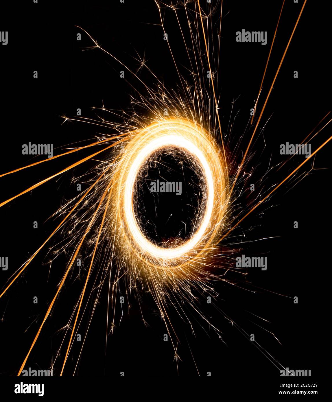 beau sparkler dans un cercle sur fond noir Banque D'Images