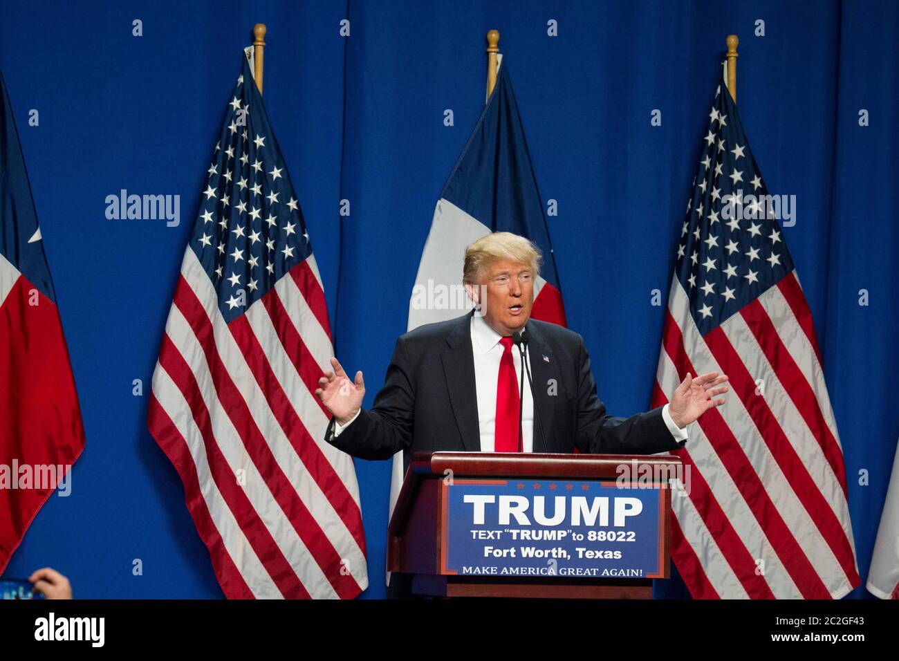 Fort Worth, Texas, États-Unis, 26 février 2016 : Donald Trump, l'un des principaux candidats à l'élection présidentielle républicaine, prend la parole lors d'un rassemblement de campagne au centre de congrès de fort Worth. Le Texas est le grand prix du prochain Super Tuesday Primary sur 2 mars. ©Bob Daemmrich Banque D'Images