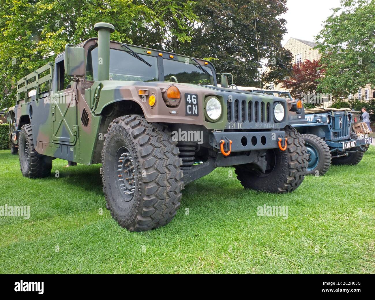 un pick-up à humvee à côté d'autres véhicules militaires à la fin de semaine annuelle du temps de la communauté du pont hebden Banque D'Images