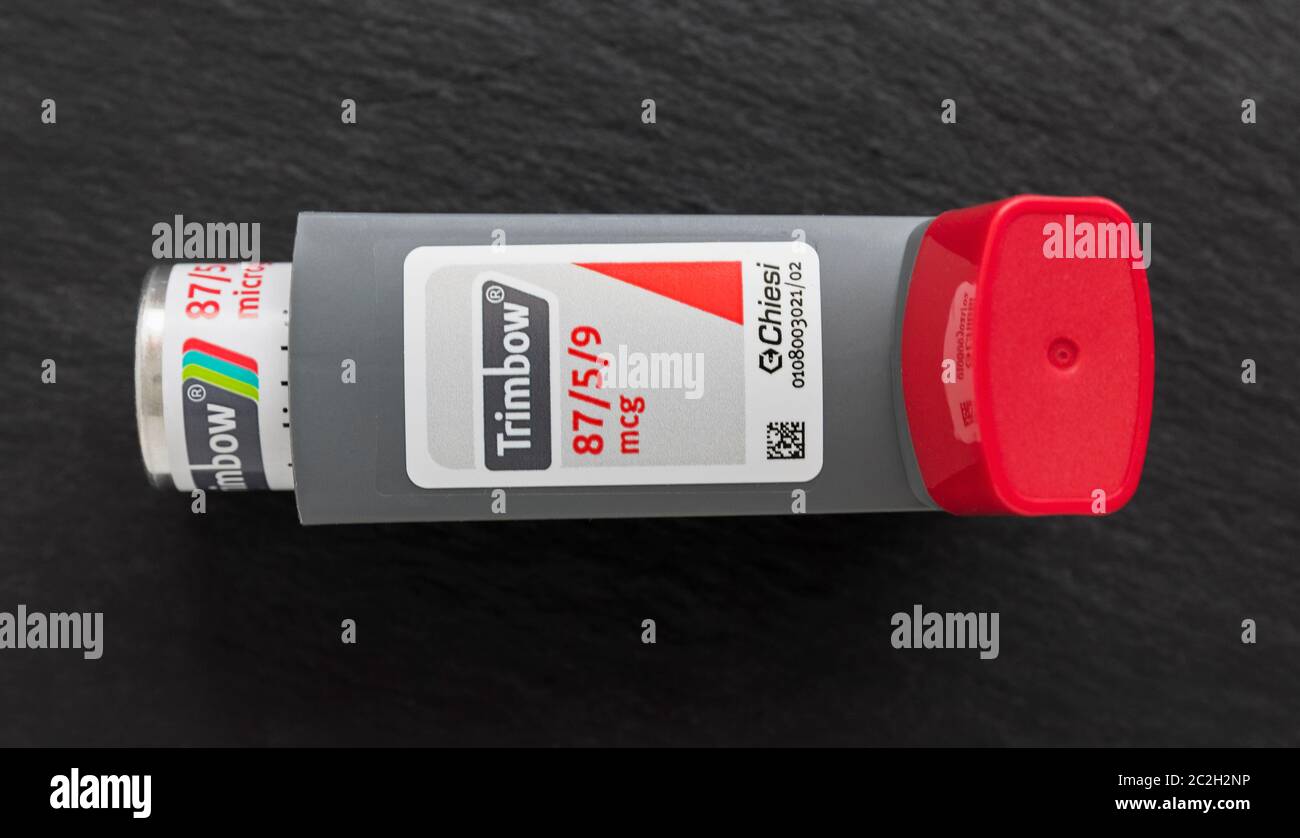 L'inhalateur Trimbow pour atténuer les effets de la maladie pulmonaire obstructive chronique en combinant corticostéroïde béclometasone, bêta-2 agoniste formotérol, Banque D'Images