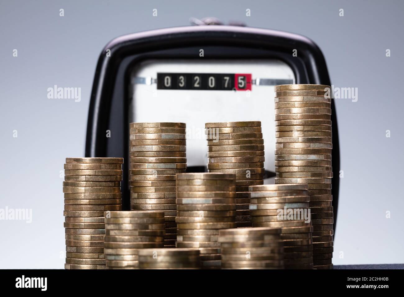 Close-up of a coin empilés sur mesure des compteurs d'électricité Kilowatt Banque D'Images