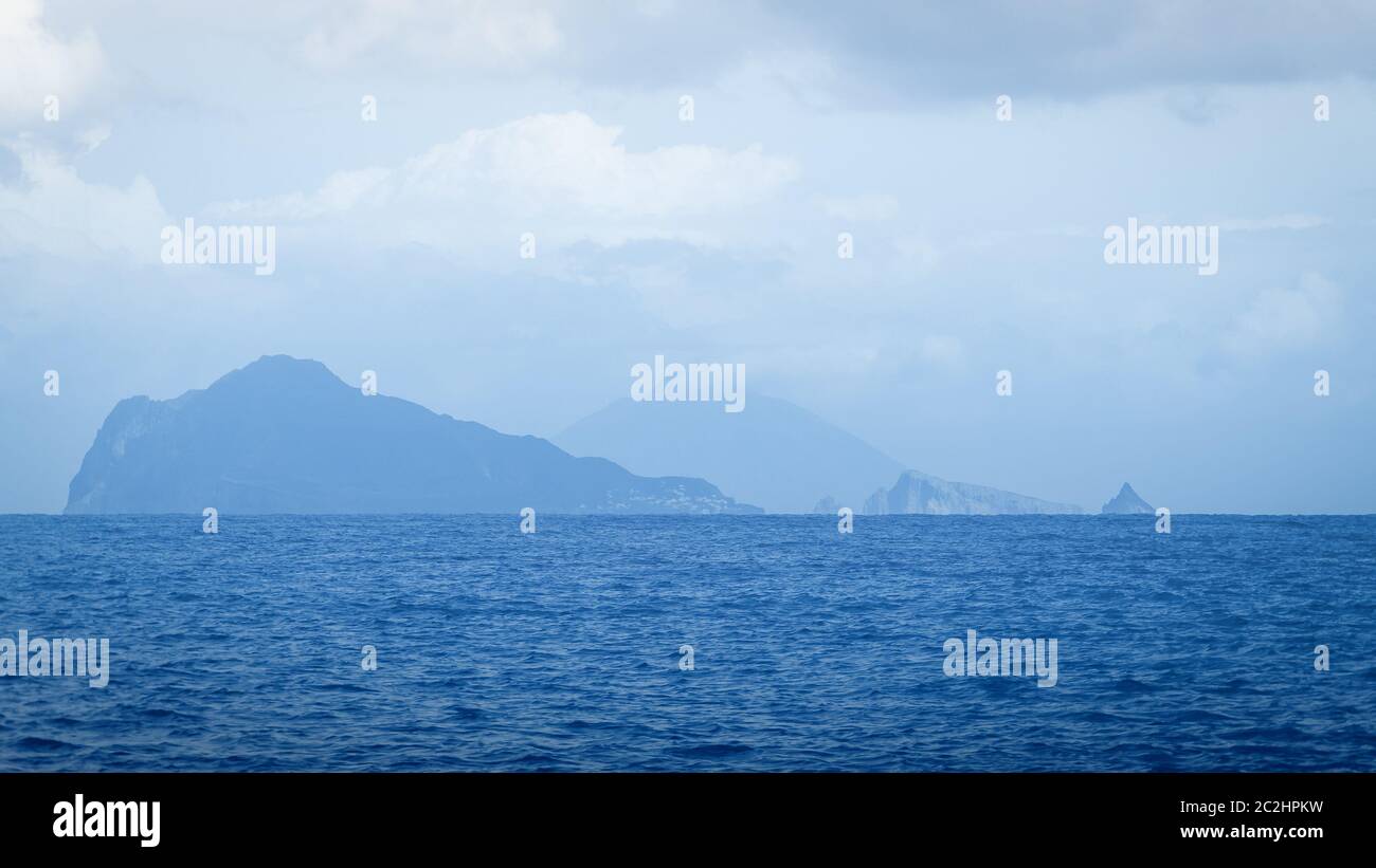 Île de Lipari en arrière-plan Banque D'Images