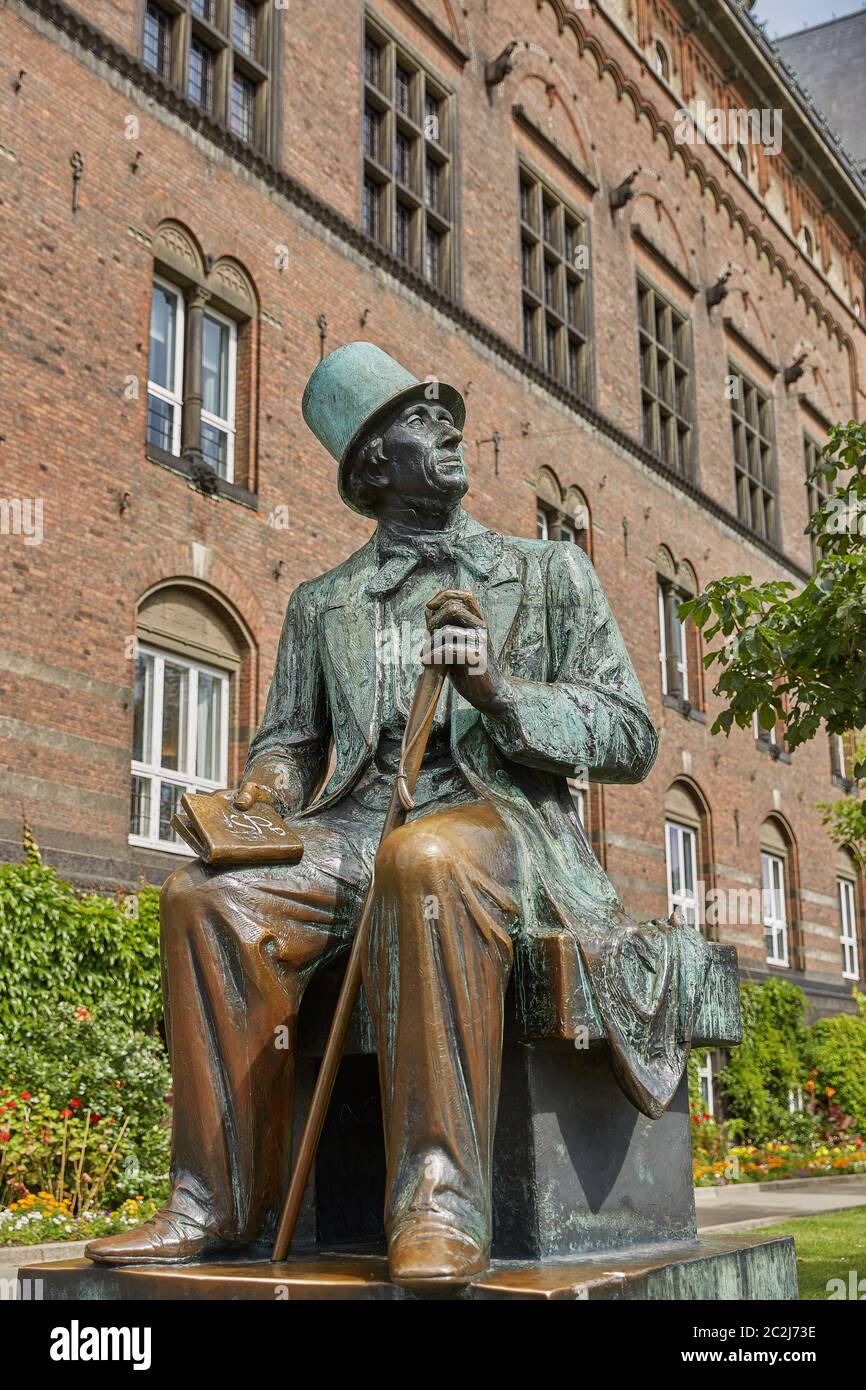 Statue de Hans Christian Andersen de Henry Luckow-Nielsen, devant le parc Tivoli Aumusement Banque D'Images