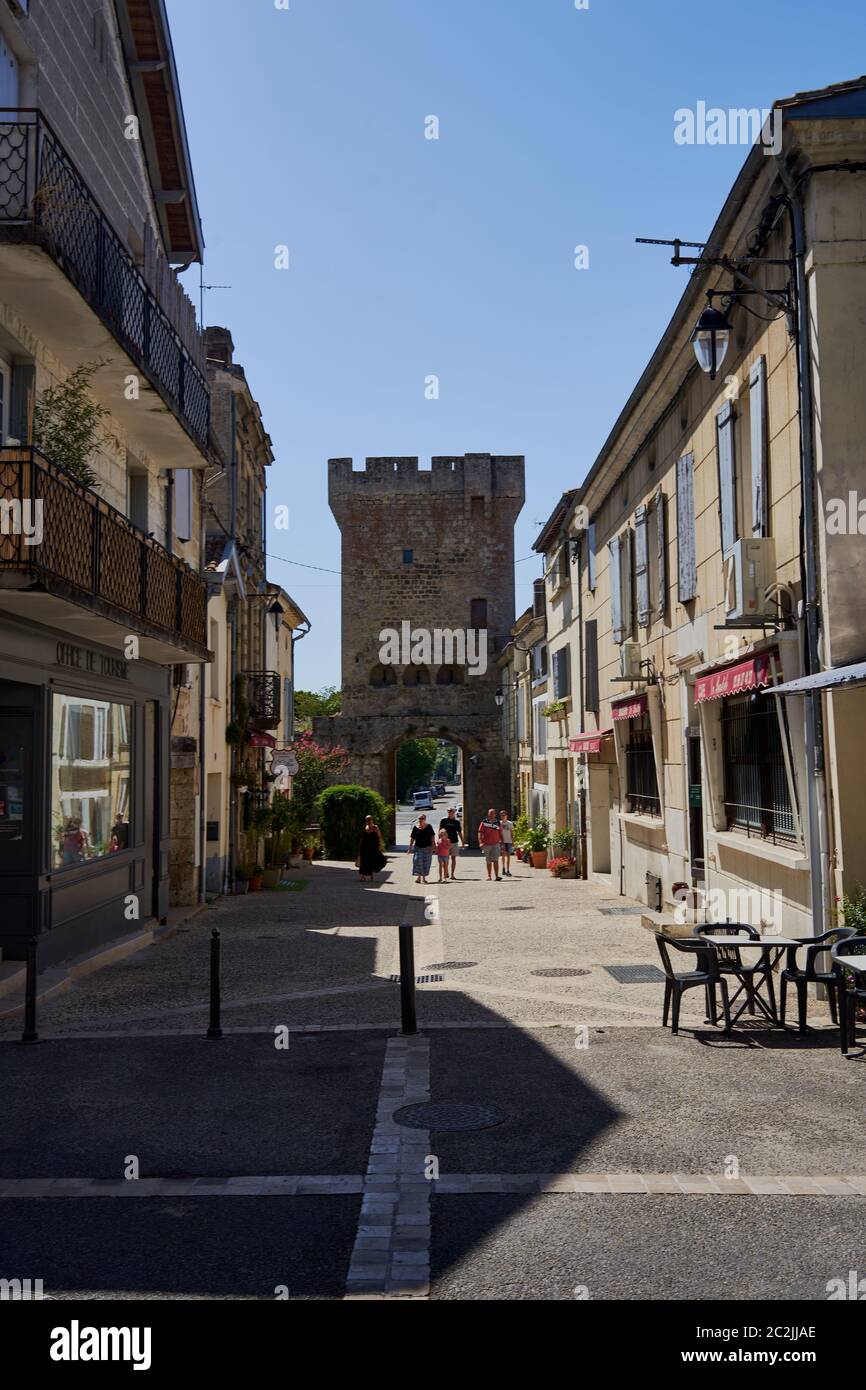 Tour d'entrée défensive et murs à cadillac dans la région entre deux eaux de Bordeaux, France août 2019 Banque D'Images Tour d'entrée défensive et murs à cadillac dans la région entre deux eaux de Bordeaux, France août 2019 Banque D'Images