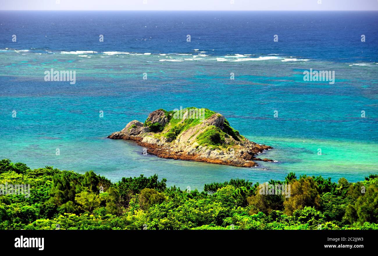 Islet Smal, vue, de la plate-forme d'observation de Tamatorizaki, Ishigaki, Îles Yahema, Okinawa, Japon Banque D'Images