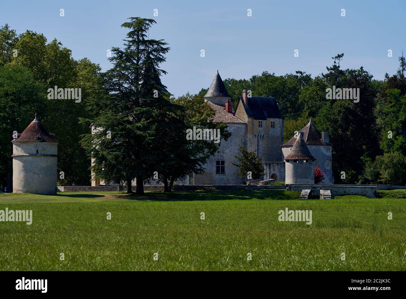 Vue sur le parc du château de Brede (Château de la Brede) dans la région des graves de Bordeaux, France Banque D'Images