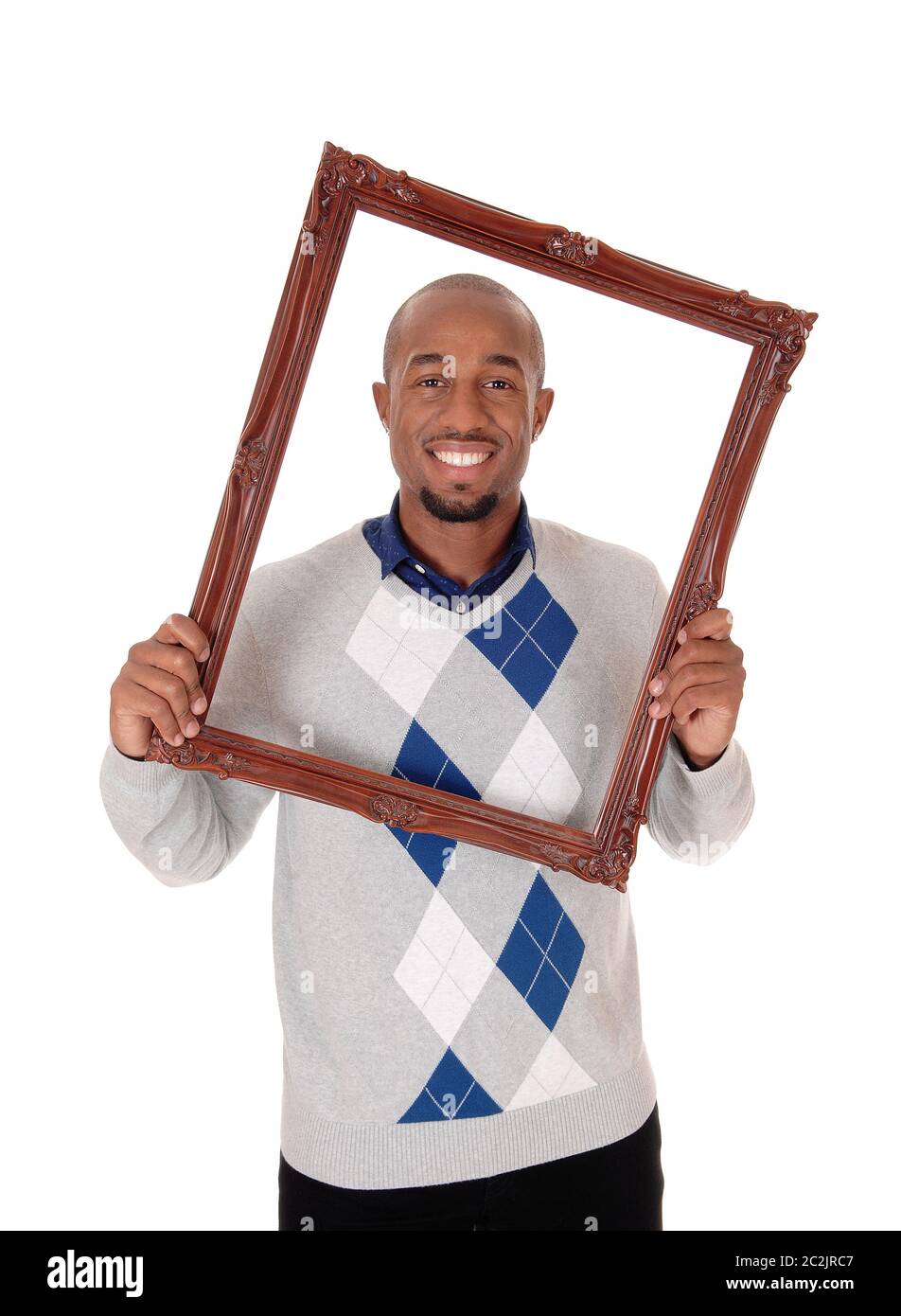 Un grand beau young African American man holding up un vieux cadre photo, à la dépression, isolée pour fond blanc Banque D'Images