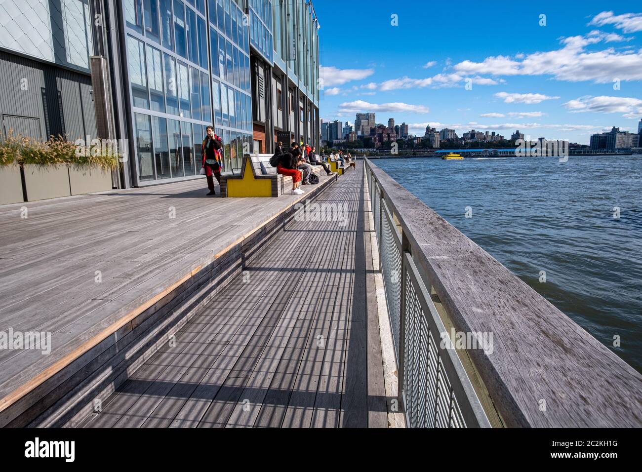 Pier 17 au quartier de Seaport en journée en automne Banque D'Images