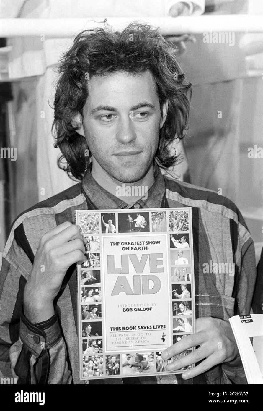 LONDRES, ROYAUME-UNI. 1985 sept.: La star pop Bob Geldof fait la promotion du livre Live Aid à Londres. © Paul Smith/Featureflash Banque D'Images