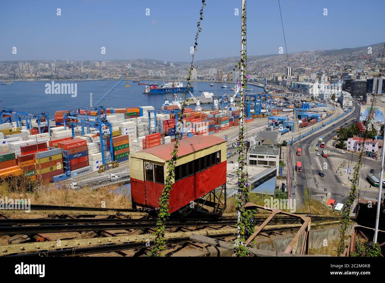 Chili Valparaiso - funiculaire de l'Artilleria et port de Valparaiso Banque D'Images