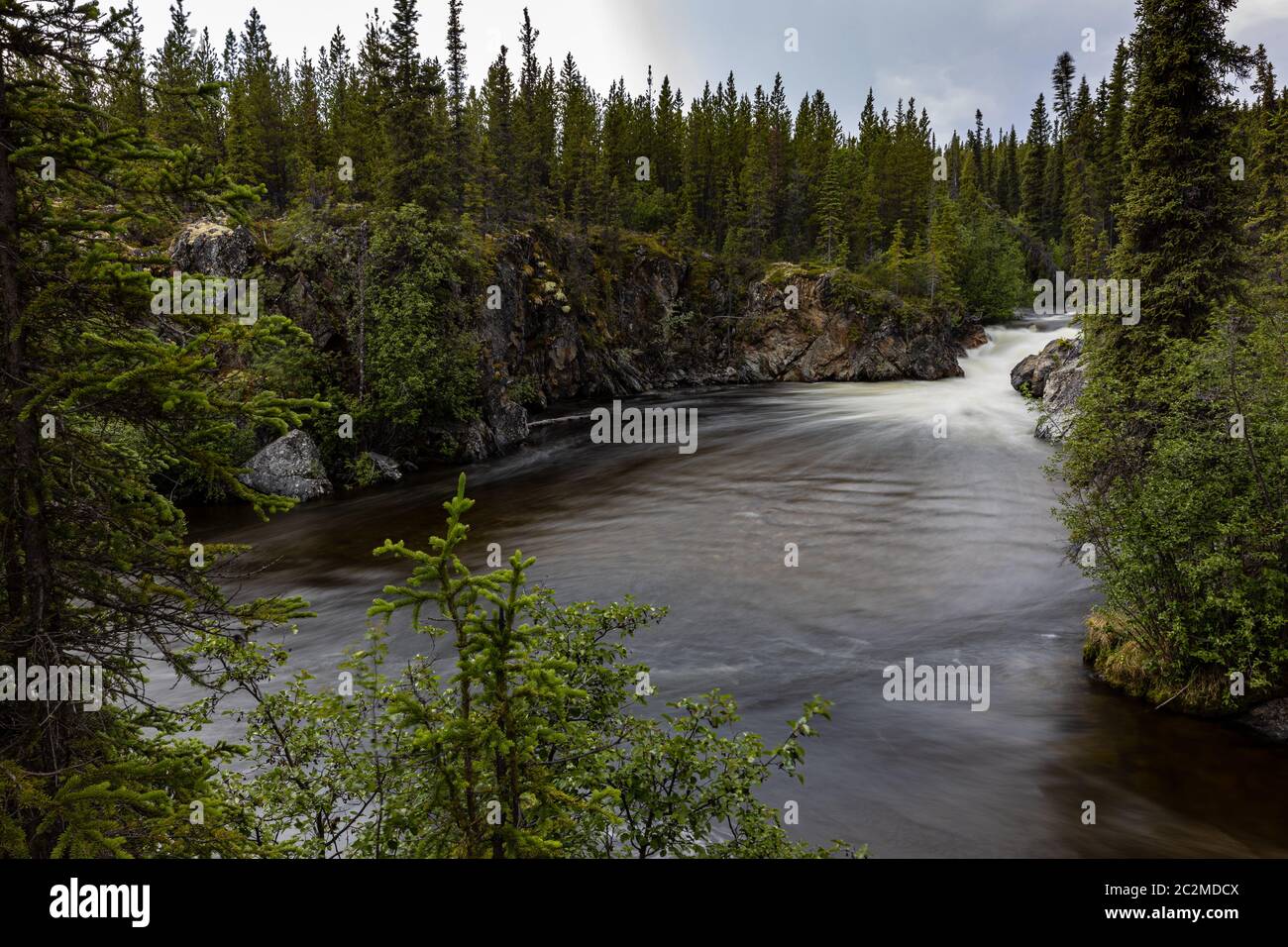 Les chutes Rancheria le long de la route de l'Alaska au Canada Banque D'Images