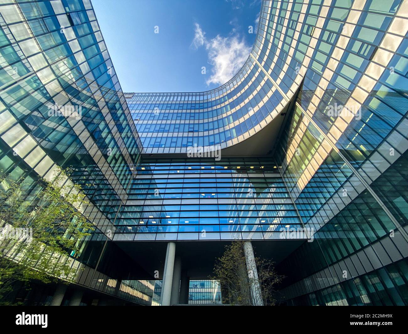 New modern hospital building Banque de photographies et d’images à ...