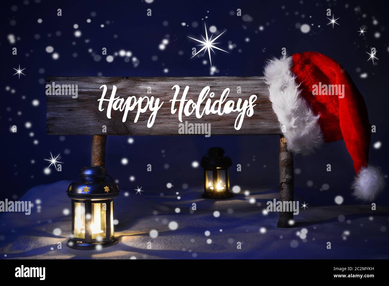 Signer Avec Le Texte Anglais De Bonnes Vacances La Nuit De Noel Avec La Neige Et La Lampe Photo Stock Alamy