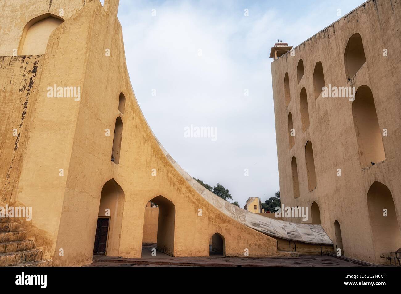 Jantar Mantar parc d'observation astronomique à Jaipur, Inde. Instruments astronomiques architecturaux construits au début des années 1700 et classés au patrimoine de l UNESCO Banque D'Images