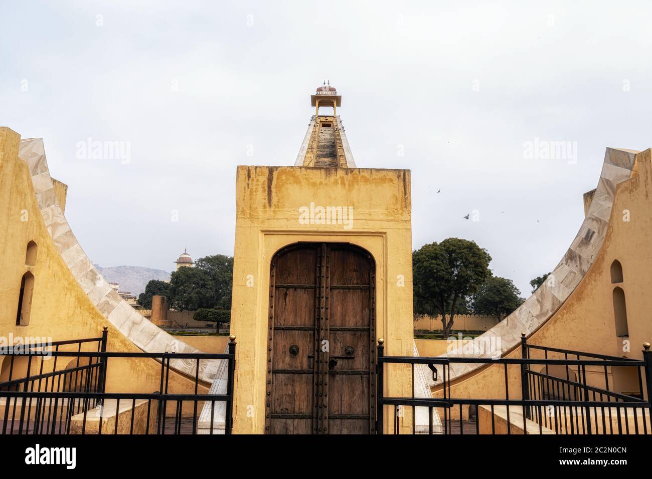 Jantar Mantar parc d'observation astronomique à Jaipur, Inde. Instruments astronomiques architecturaux construits au début des années 1700 et classés au patrimoine de l UNESCO Banque D'Images