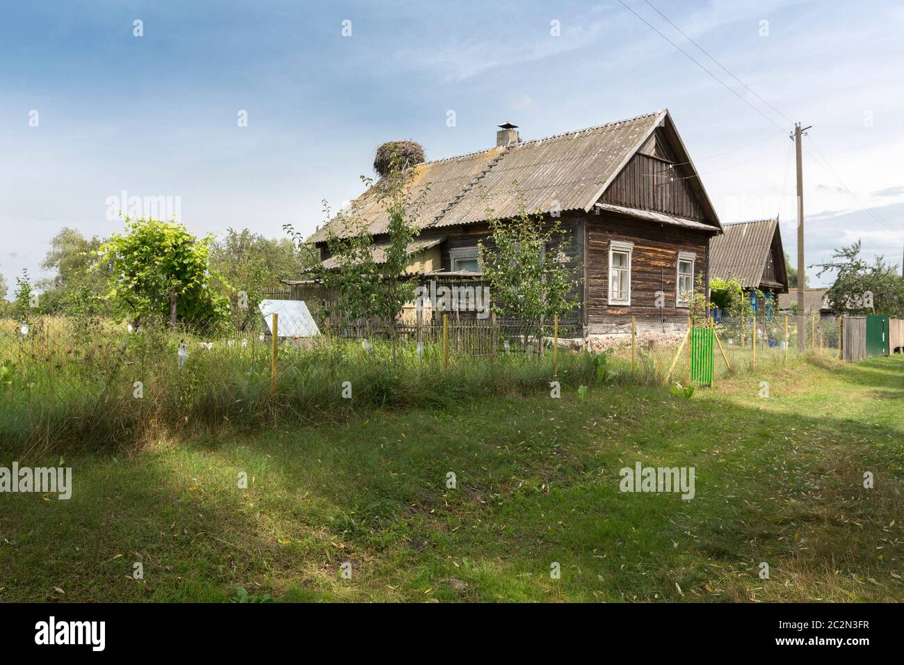 Maison typique dans l'est de la Biélorussie (blanc-Russie) Banque D'Images