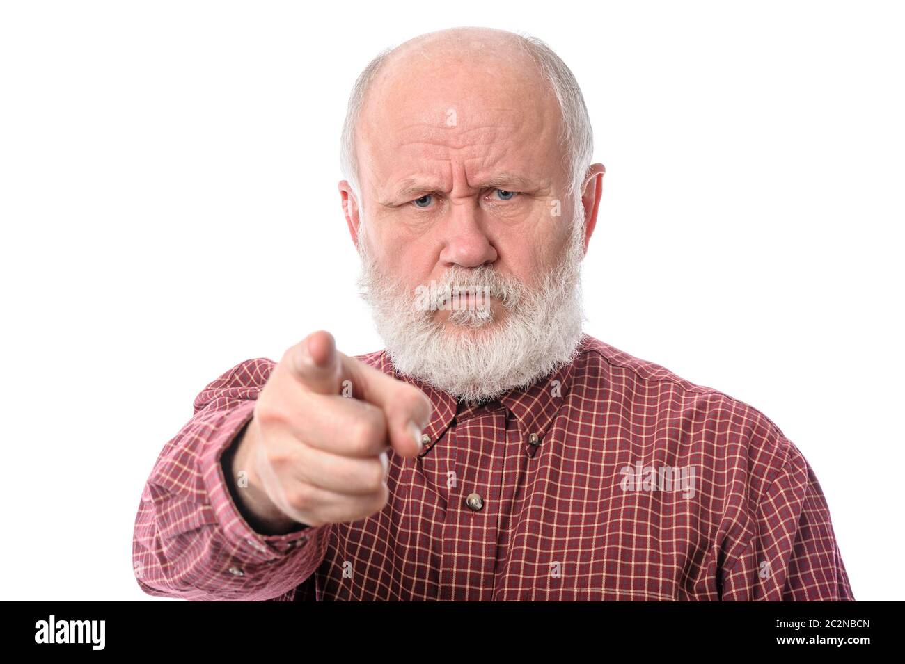 L'homme senior pointe l'index vers la caméra, isolée sur blanc Banque D'Images