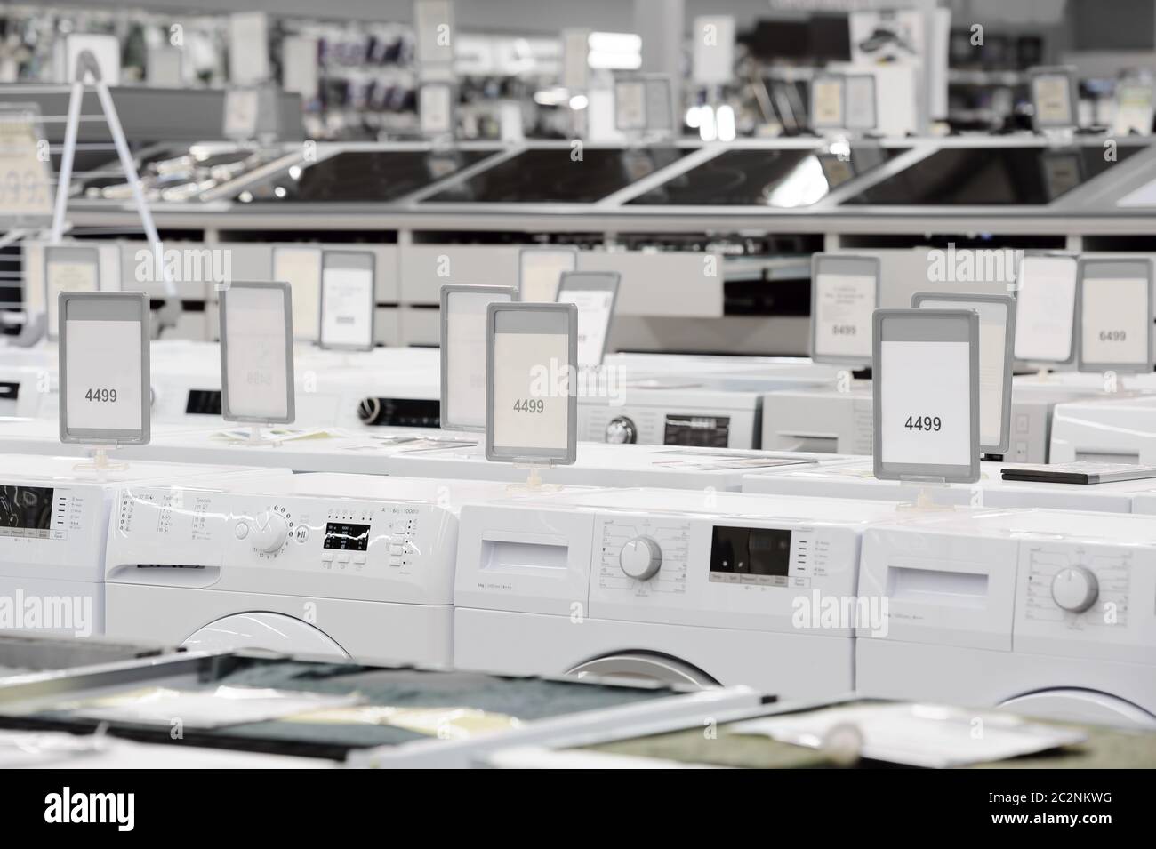 Lave-mashines en magasin showroom Banque D'Images