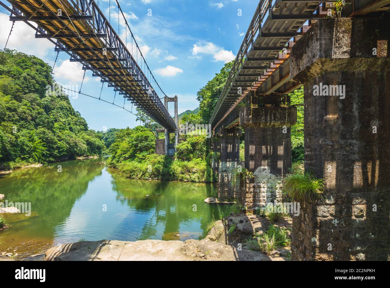 Décor du district de Pingxi à taipei, taïwan. La traduction du texte chinois est 'pont suspendu guanpu', signifie pont d'observation des chutes d'eau. Banque D'Images