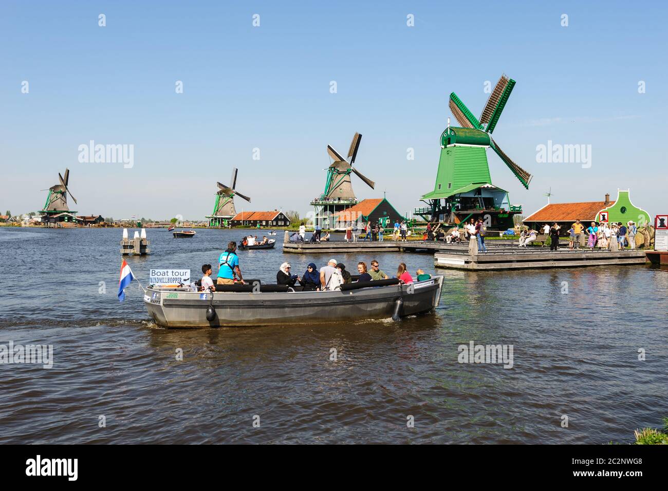 Moulins à vent traditionnel néerlandais à Zaanse, Pays-Bas Banque D'Images