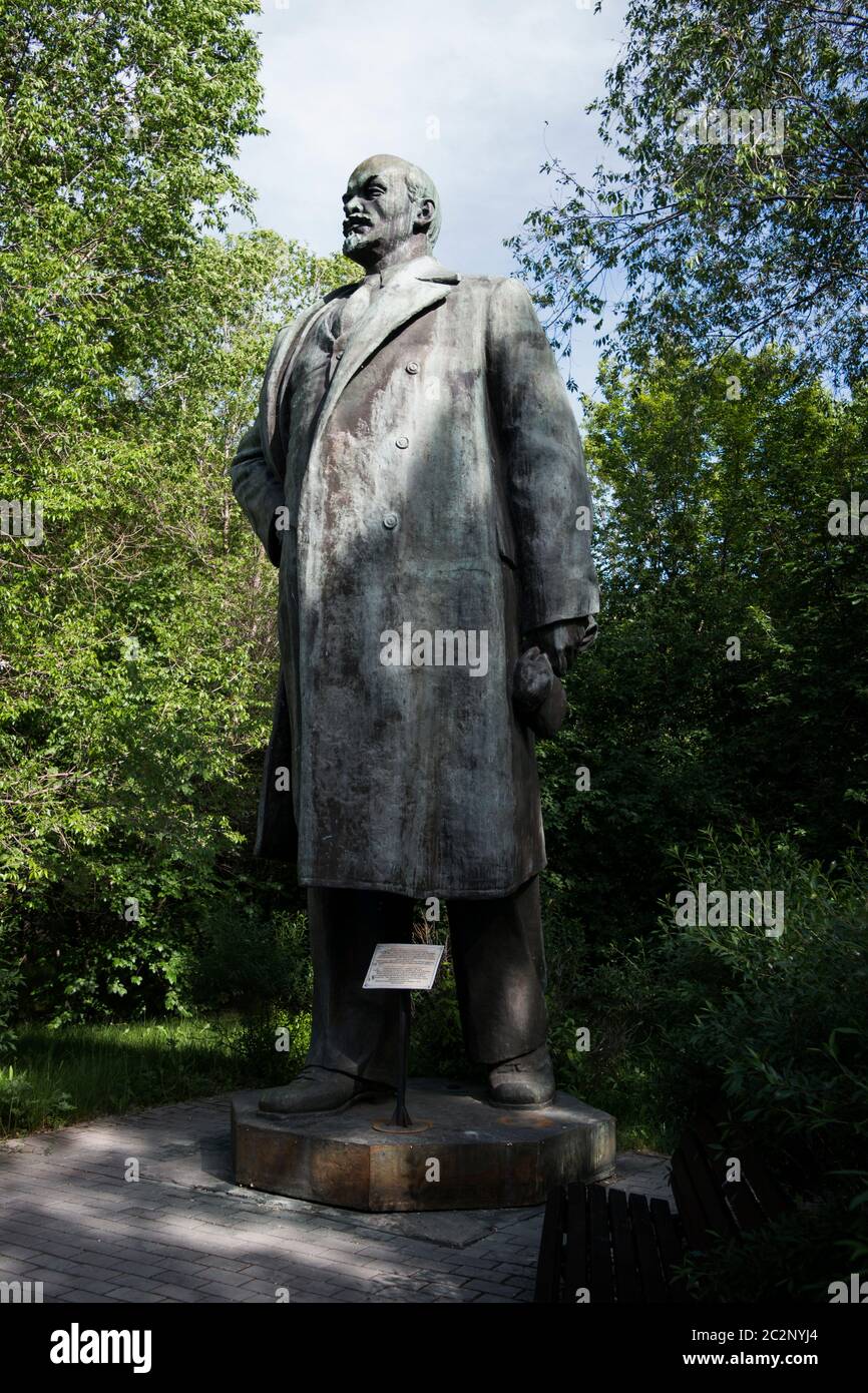 Kazakhstan, UST-Kamenogorsk - 21 mai 2020. Monument de Vladimir Lénine dans le parc. Sculpteur: Y.Vuchetich. 1958. Banque D'Images