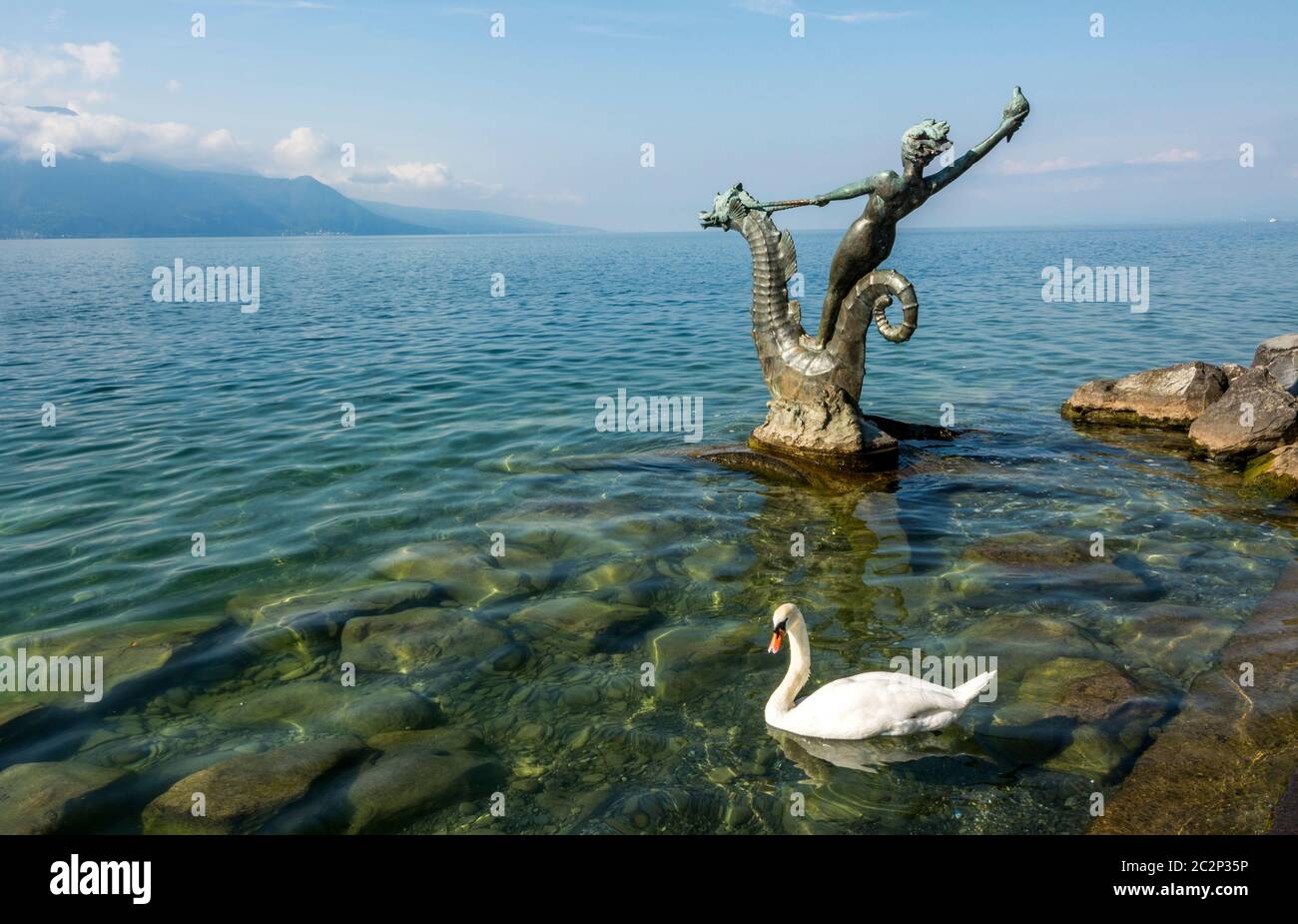 Sculpture de cheval de mer par Edouard Marcel Sandoz le long des rives du lac Léman à Vevey, Suisse Banque D'Images