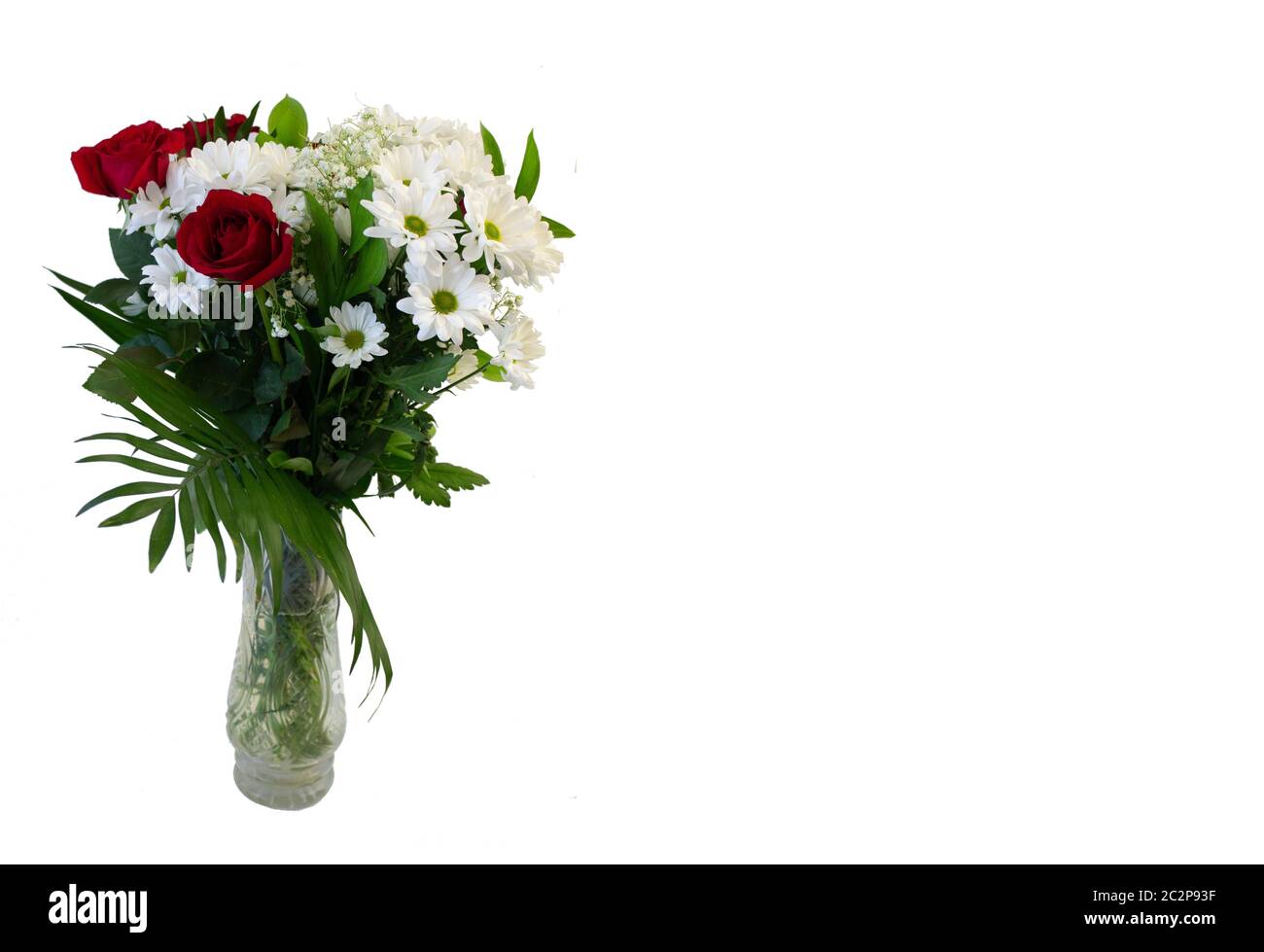 modèle de carte postale, espace de copie avec un vase de fleurs roses sur un fond blanc, isoler Banque D'Images