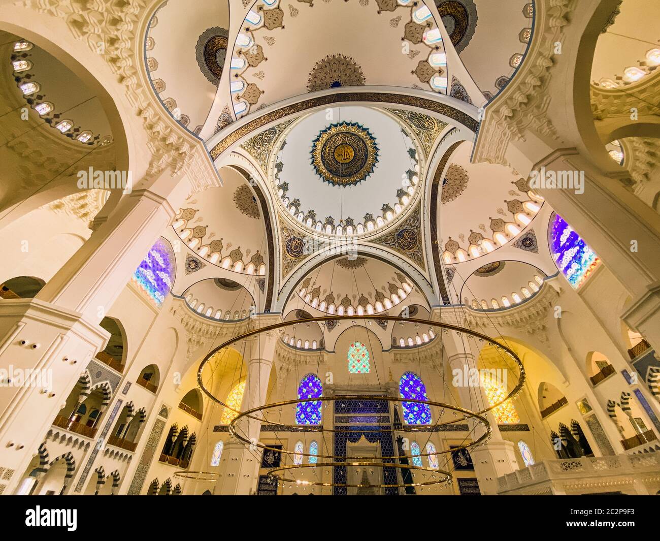30 octobre 2019. Istanbul. Vue sur le dôme à l'intérieur de la mosquée Camlica d'Istanbul. Mosquée Camlica turc Camlica Camii. Caml. Buyuk Banque D'Images