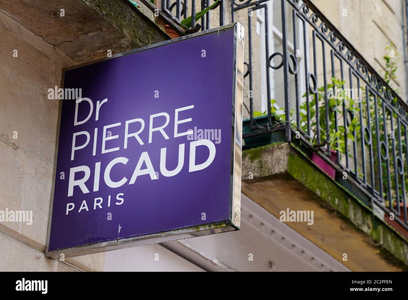 Logo Pierre Ricaud Dr pierre ricaud Banque de photographies et d’images à haute résolution ...