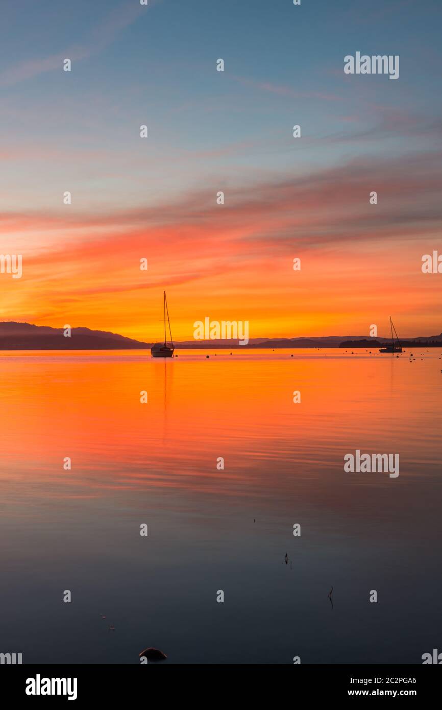 De soleil colorés au lac de Constance, Allemagne Banque D'Images