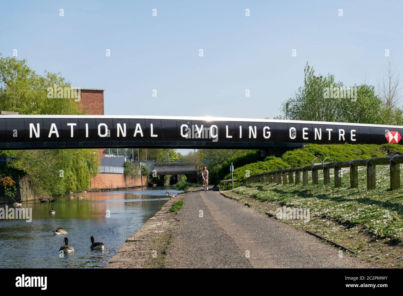 Panneau National Cycling Center Manchester. Pont traversant le canal Ashton. Banque D'Images