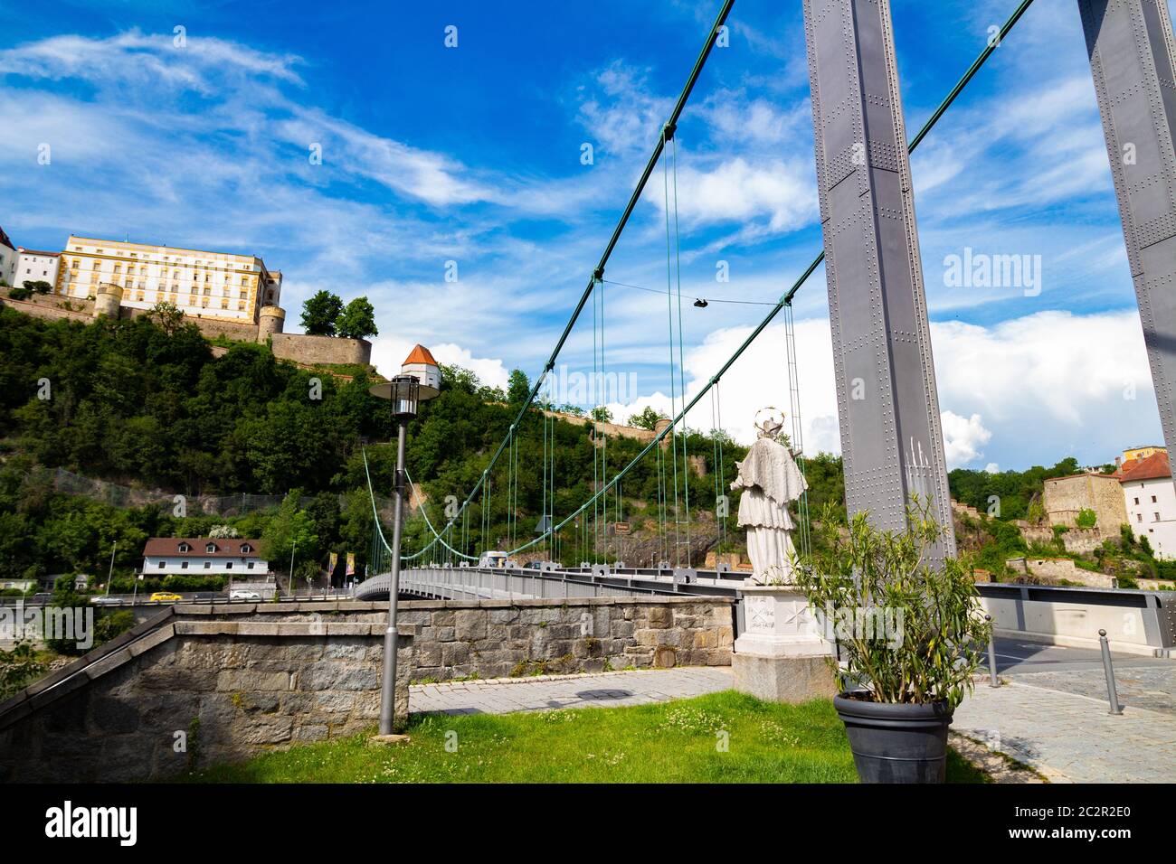 Passau, Bavière/Allemagne - 06.03.2020 le 'Luitpoldbrücke' à Passau qui mène sur la rivière 'Donau' Banque D'Images