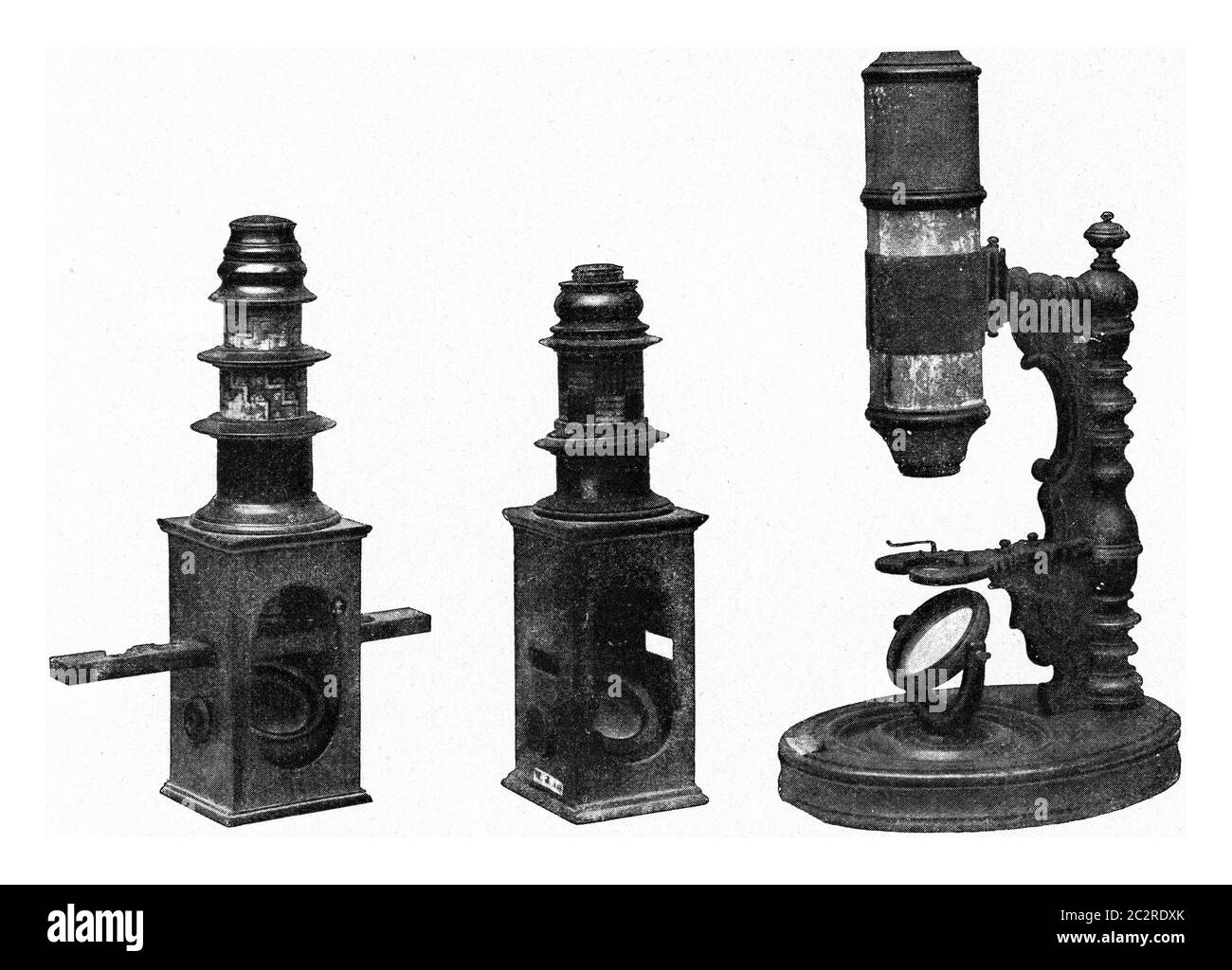 Anciens microscopes du Musée national germanique de Nuremberg, illustration gravée d'époque. De l'Univers et de l'humanité, 1910. Banque D'Images