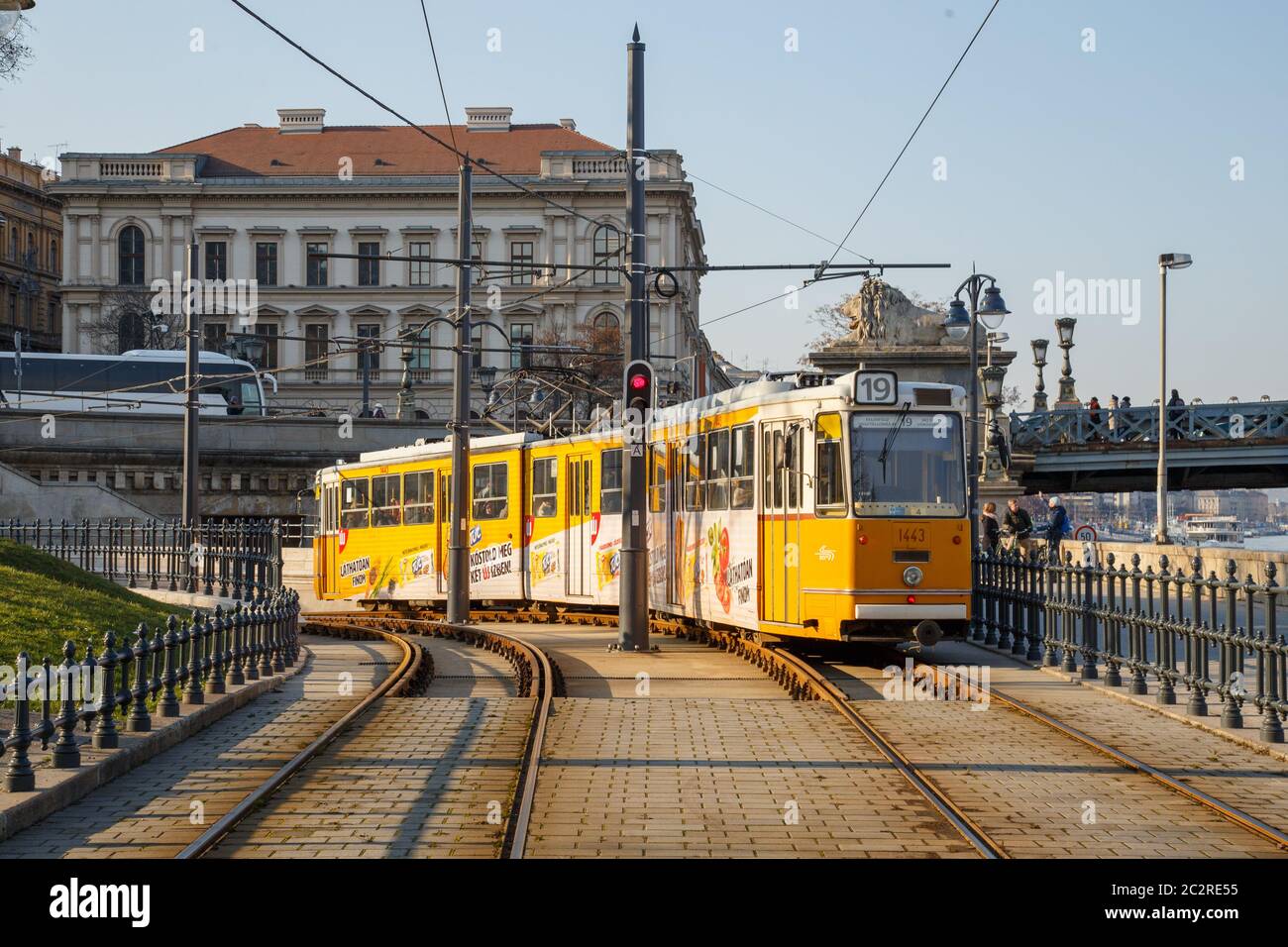 Budapest, Hongrie, mars 22 2018: Ganz CSMG tramway numéro 19 près du château de Buda dans la ville de Budapest en Hongrie. Dans l'opération sin Banque D'Images