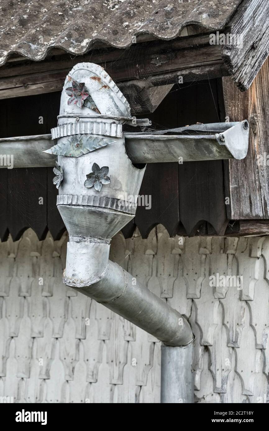 Moldovița, Roumanie. La ferronnerie ouvragée, une caractéristique commune sur les maisons, faites par les Roms (Tsiganes) artisans qui sont connus pour leur compétence dans le travail du métal Banque D'Images