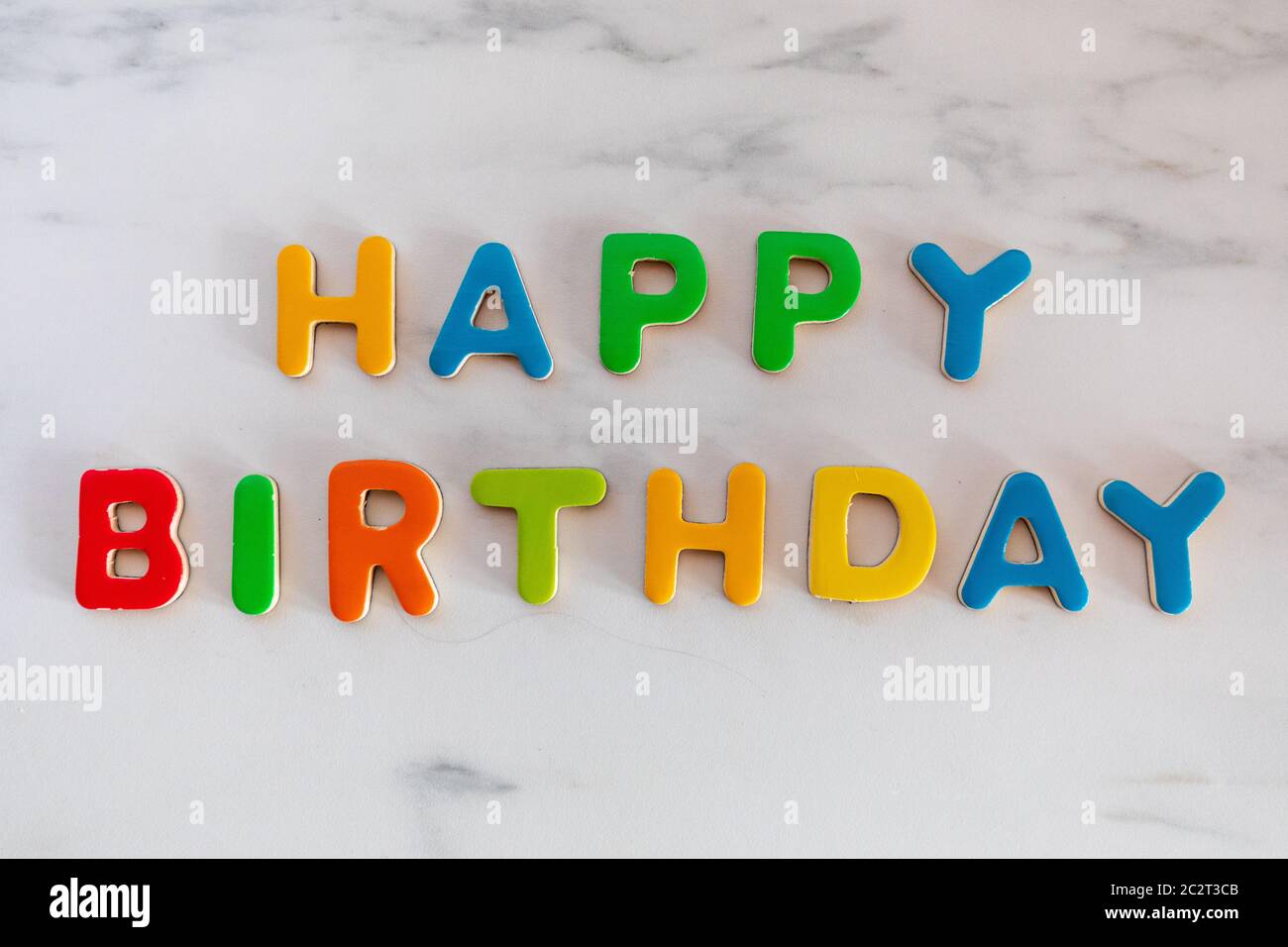 Joyeux Anniversaire Ecrit Avec Des Lettres Colorees Sur Fond De Marbre Vue Du Dessus Photo Stock Alamy Joyeux Anniversaire Ecrit Avec Des Lettres Colorees Sur Fond De Marbre Vue Du Dessus Photo Stock Alamy