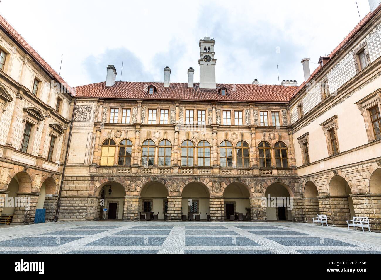 Château de pierre ancienne cour, l'Europe. L'architecture de l'Europe médiévale, endroits célèbres pour les voyages Banque D'Images