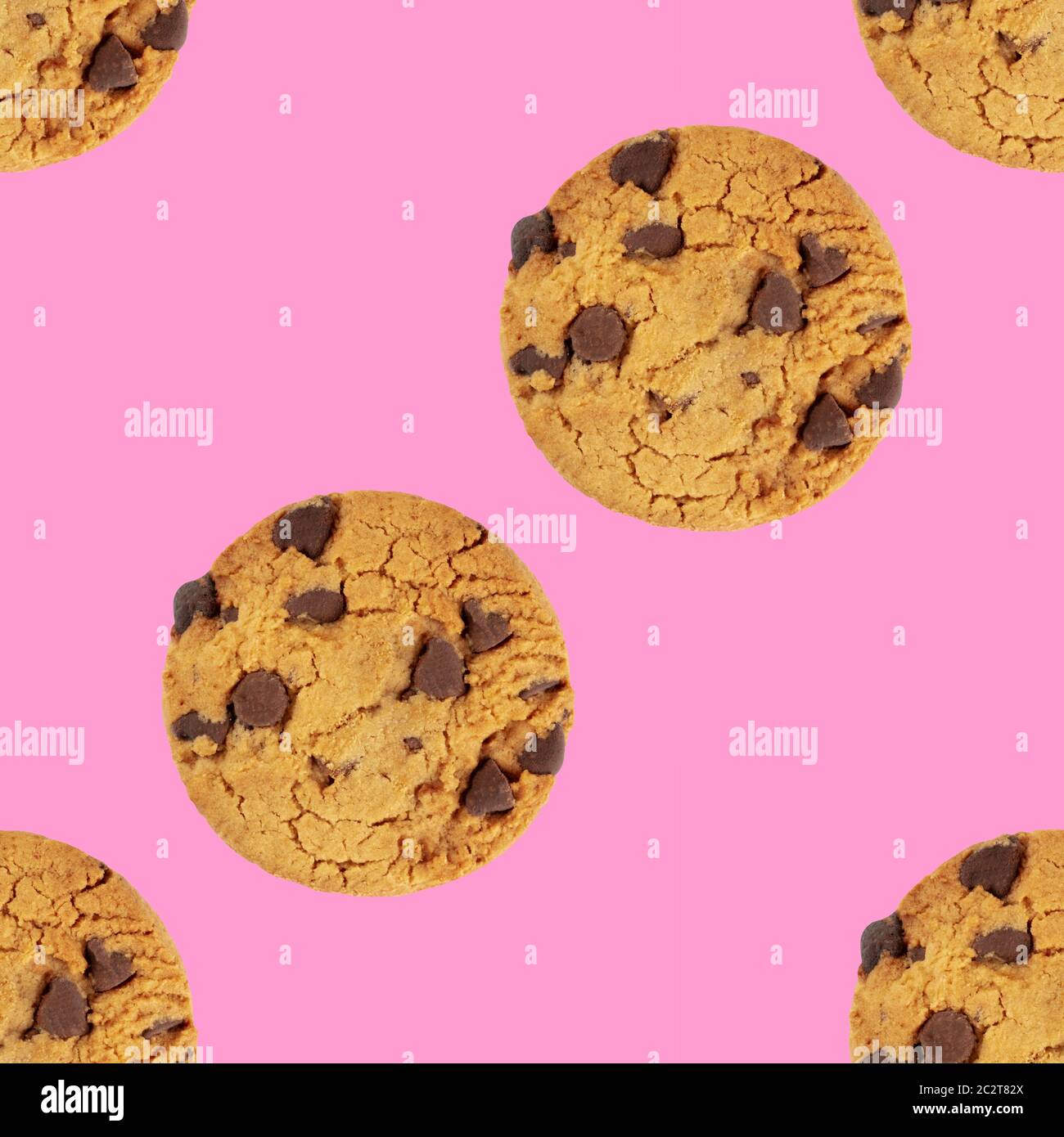 Cookies aux pépites de chocolat, sans gluten, un modèle de répétition transparente sur un fond rose Banque D'Images