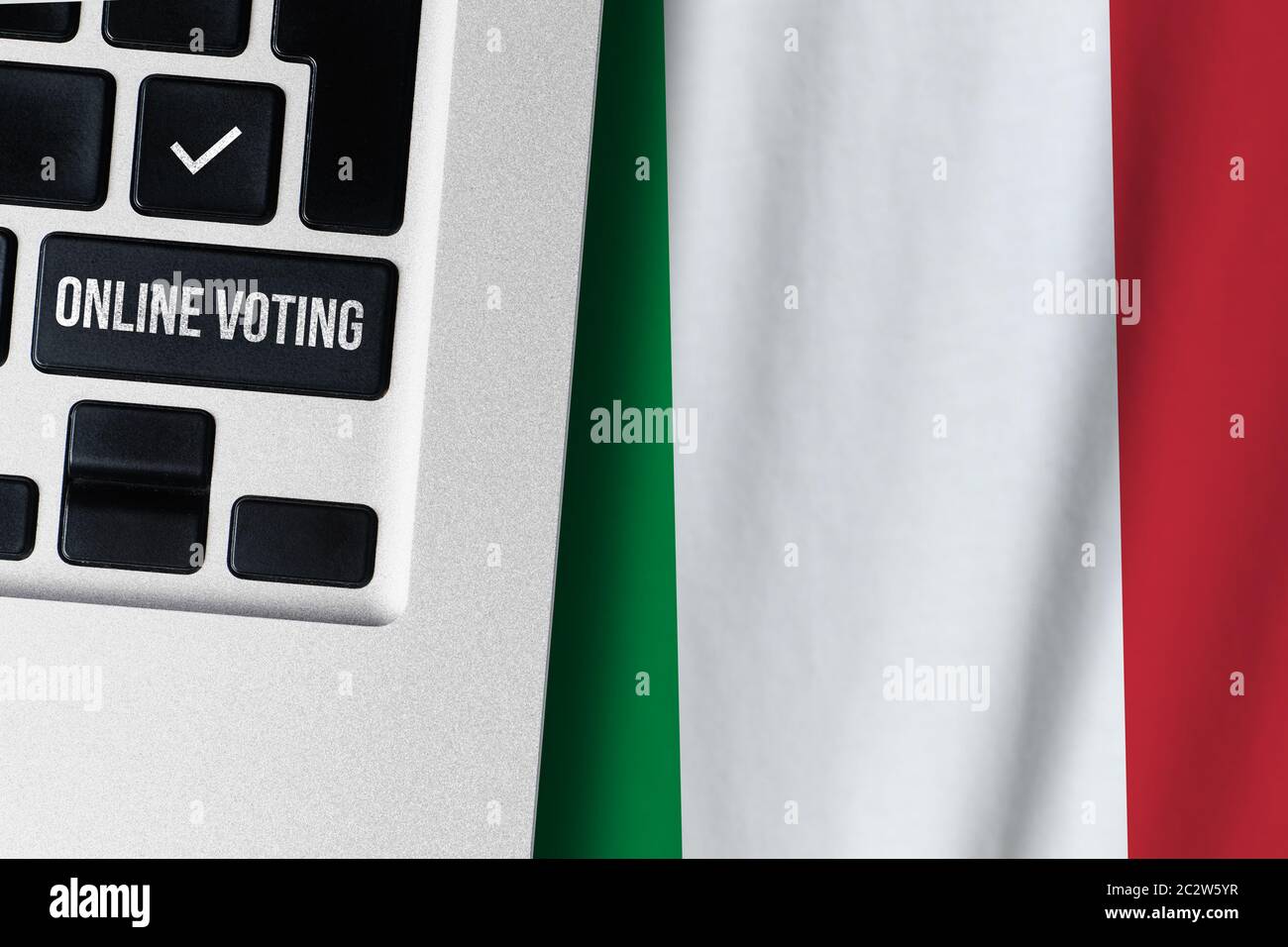 Concept de vote en ligne en République italienne. Clavier près de pays Italie drapeau Banque D'Images