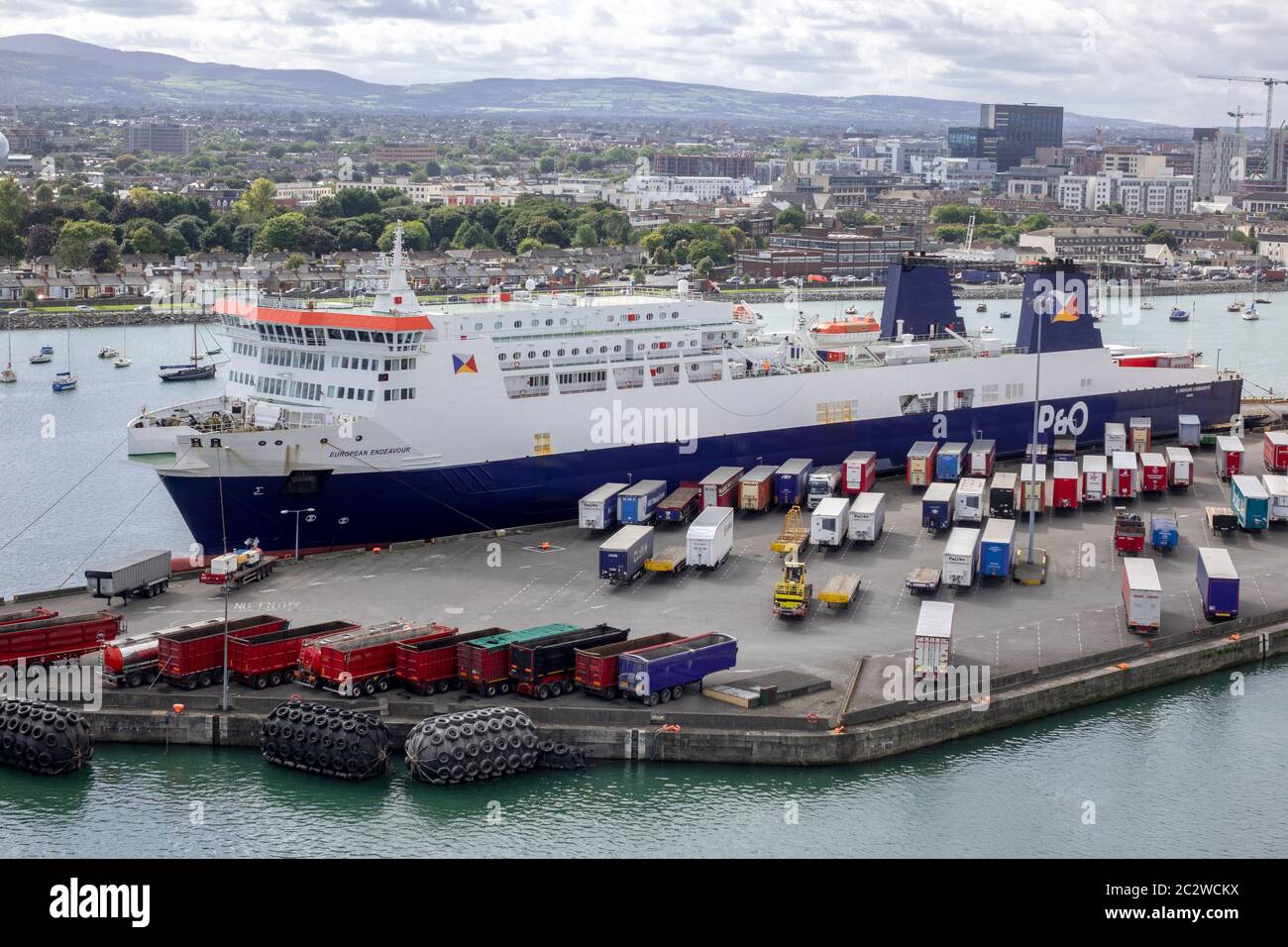 P&O Ferries European Endeavour Roll-On Passenger Ferry à Dublin Port Ireland sur la rivière Liffey septembre 2018 Banque D'Images